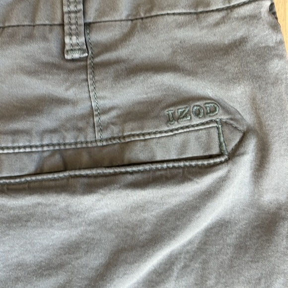 Izod men’s shorts in a stone color.  Flat front size 32. - Picture 4 of 4